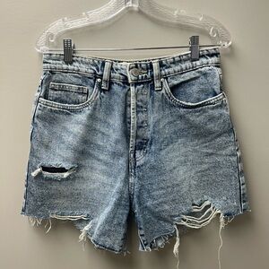 Refuge Denim Boyfriend Distressed Jean Shorts – Light‎ Wash